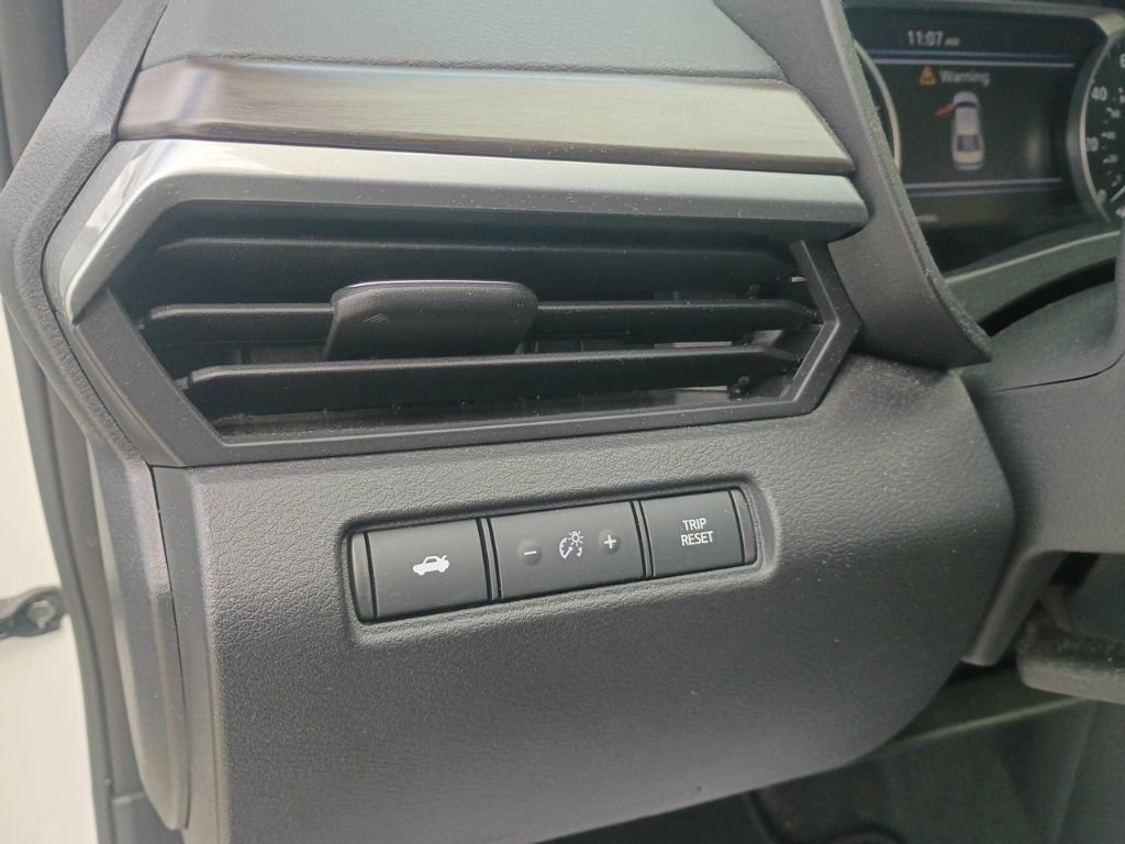 Used 2024 Nissan Altima 2.5 SV image 16