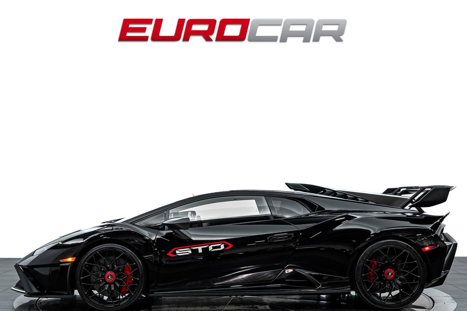 Used 2022 Lamborghini Huracan STO RWD image 2