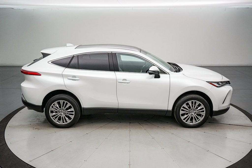 Used 2024 Toyota Venza LE video 3