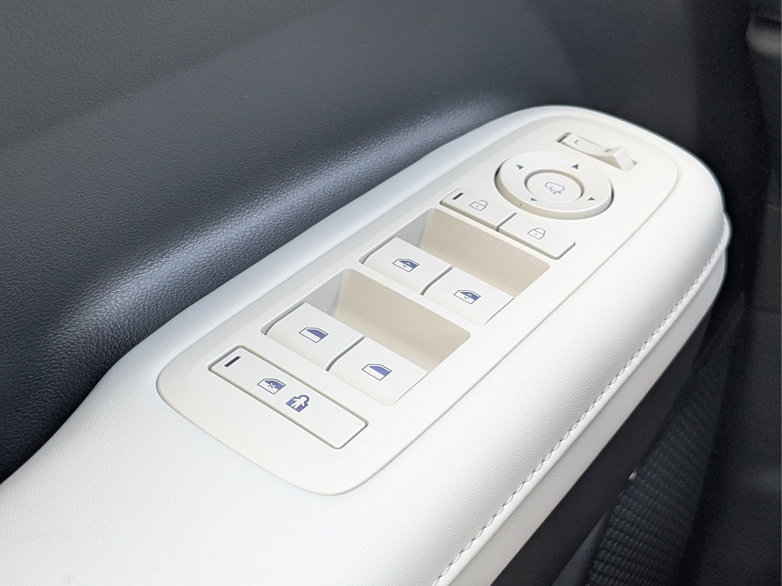 New 2027 Hyundai Santa Fe Limited FWD image 30