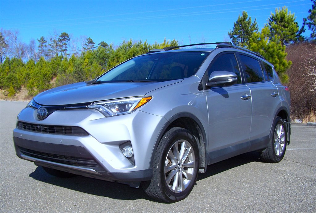 Used 2018 Toyota RAV4 Limited FWD image 1