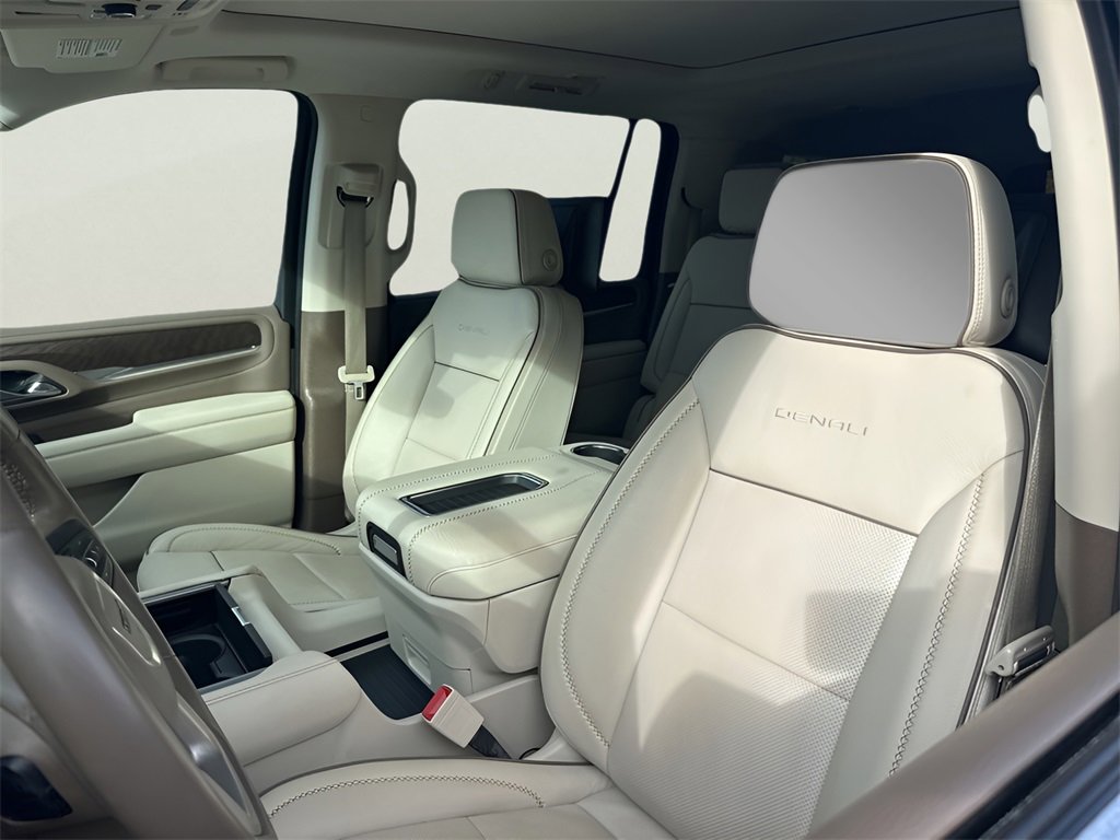 Used 2021 GMC Yukon XL Denali w/ Denali Premium Package image 16