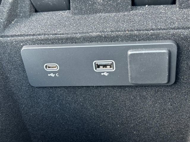 Used 2022 Land Rover Range Rover Velar R-Dynamic S image 22