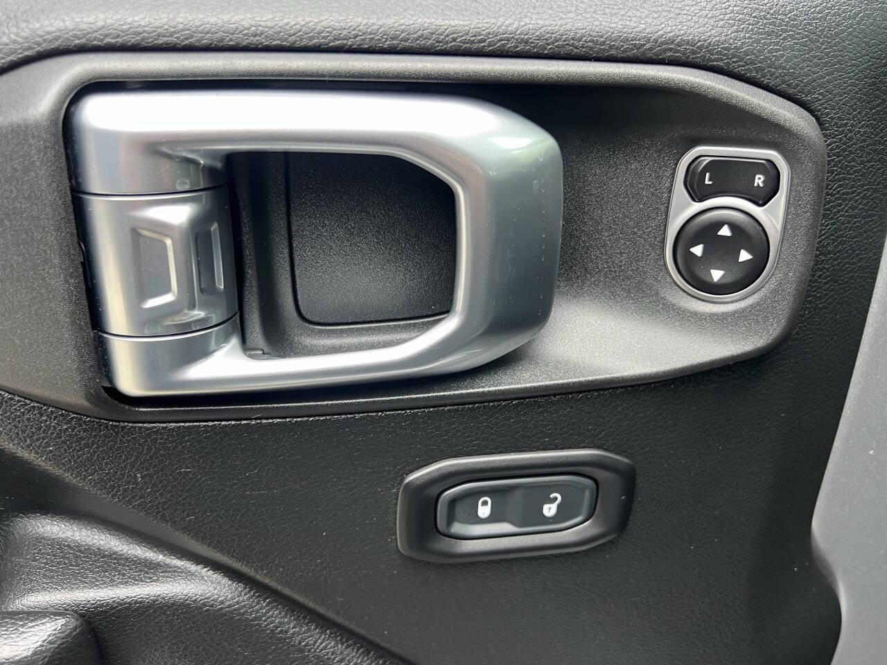 Used 2020 Jeep Wrangler Unlimited Sport AWD/4WD image 17