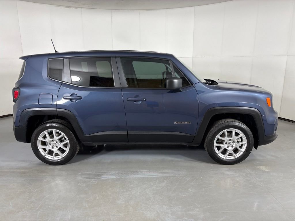 Used 2023 Jeep Renegade Latitude AWD/4WD image 9