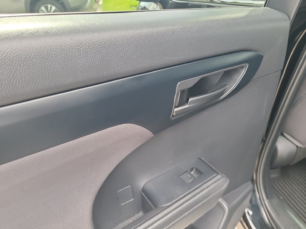 Used 2022 Toyota Highlander LE FWD image 14
