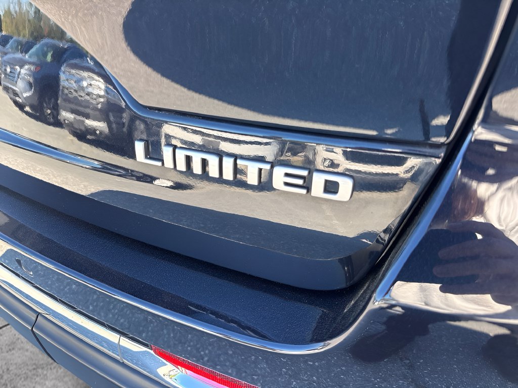 Used 2025 Jeep Grand Cherokee Limited AWD/4WD image 9