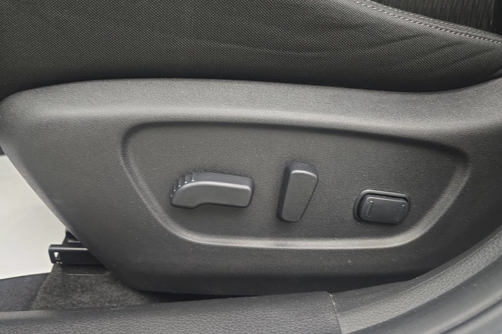 Used 2019 Nissan Rogue SV w/ Premium Package AWD/4WD image 13