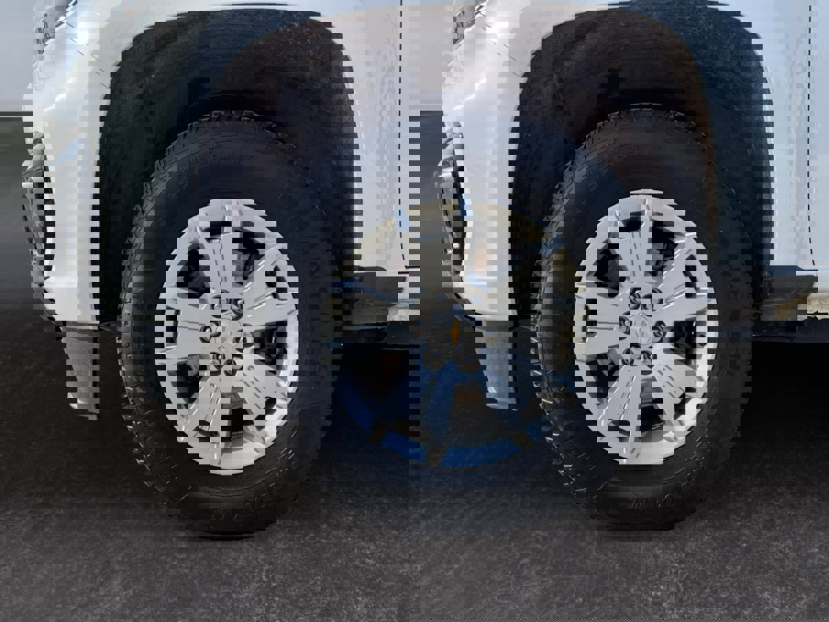 Used 2022 Chevrolet Colorado LT w/ Fleet Safety Package RWD image 9