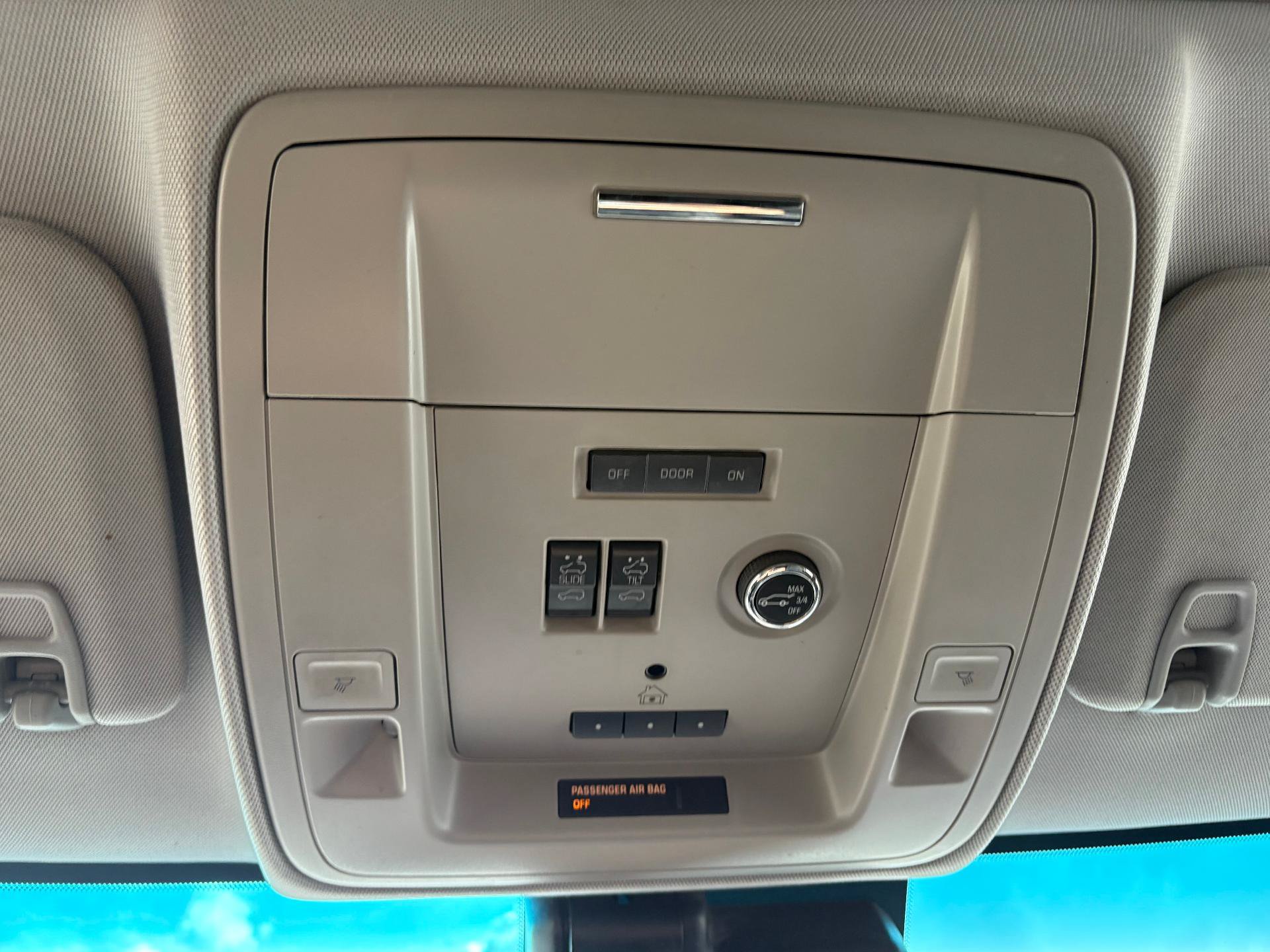 Used 2015 Chevrolet Suburban LTZ AWD/4WD image 33