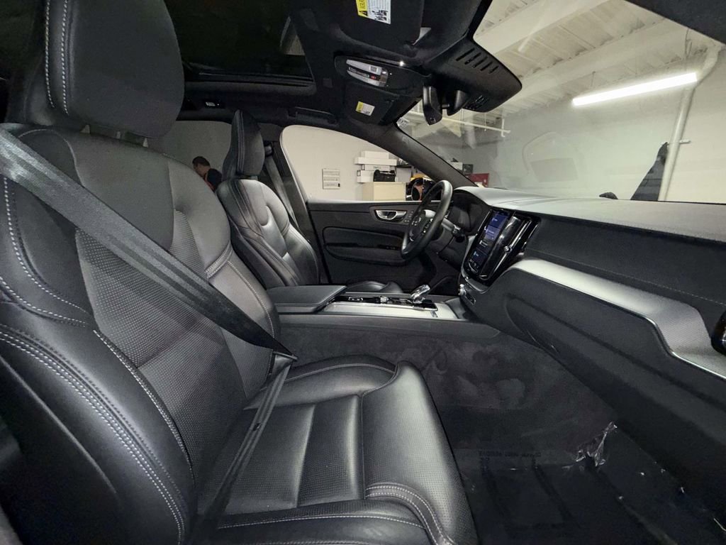 Used 2024 Volvo XC60 T8 Ultimate w/ Climate Package image 14