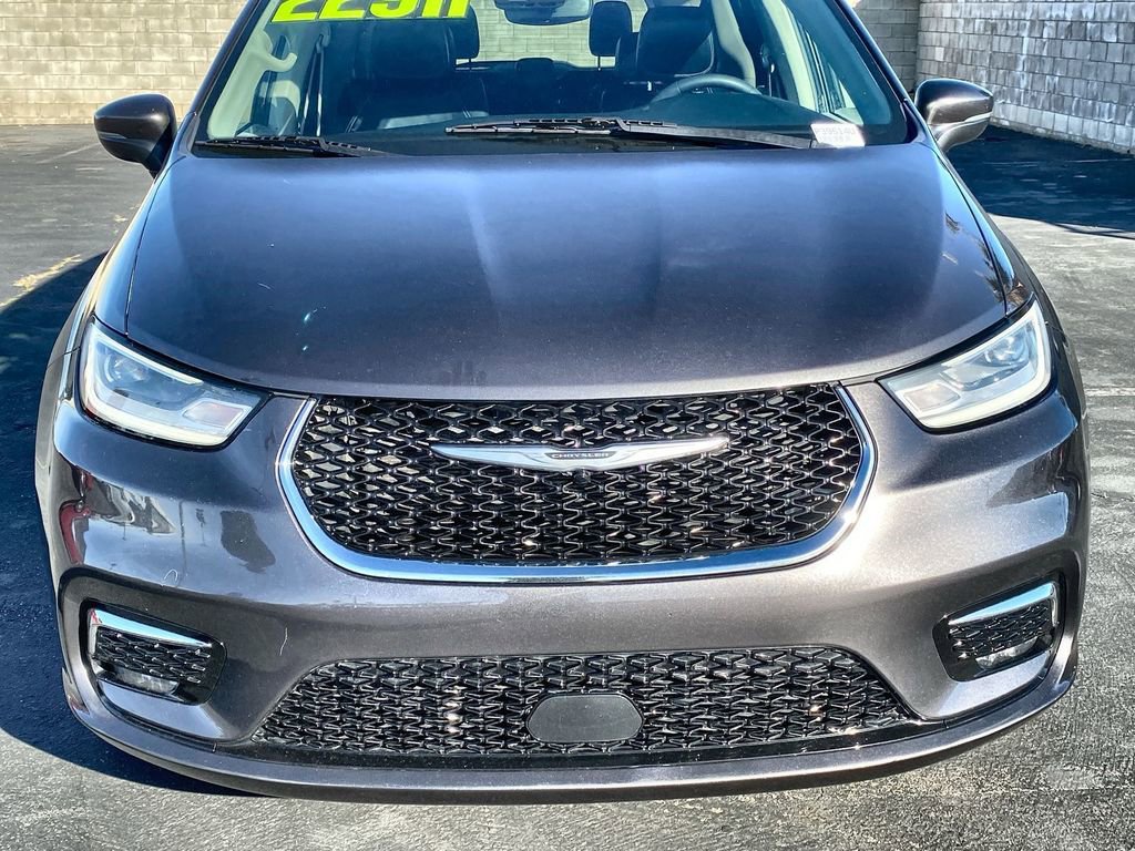 Used 2023 Chrysler Pacifica Touring-L image 30