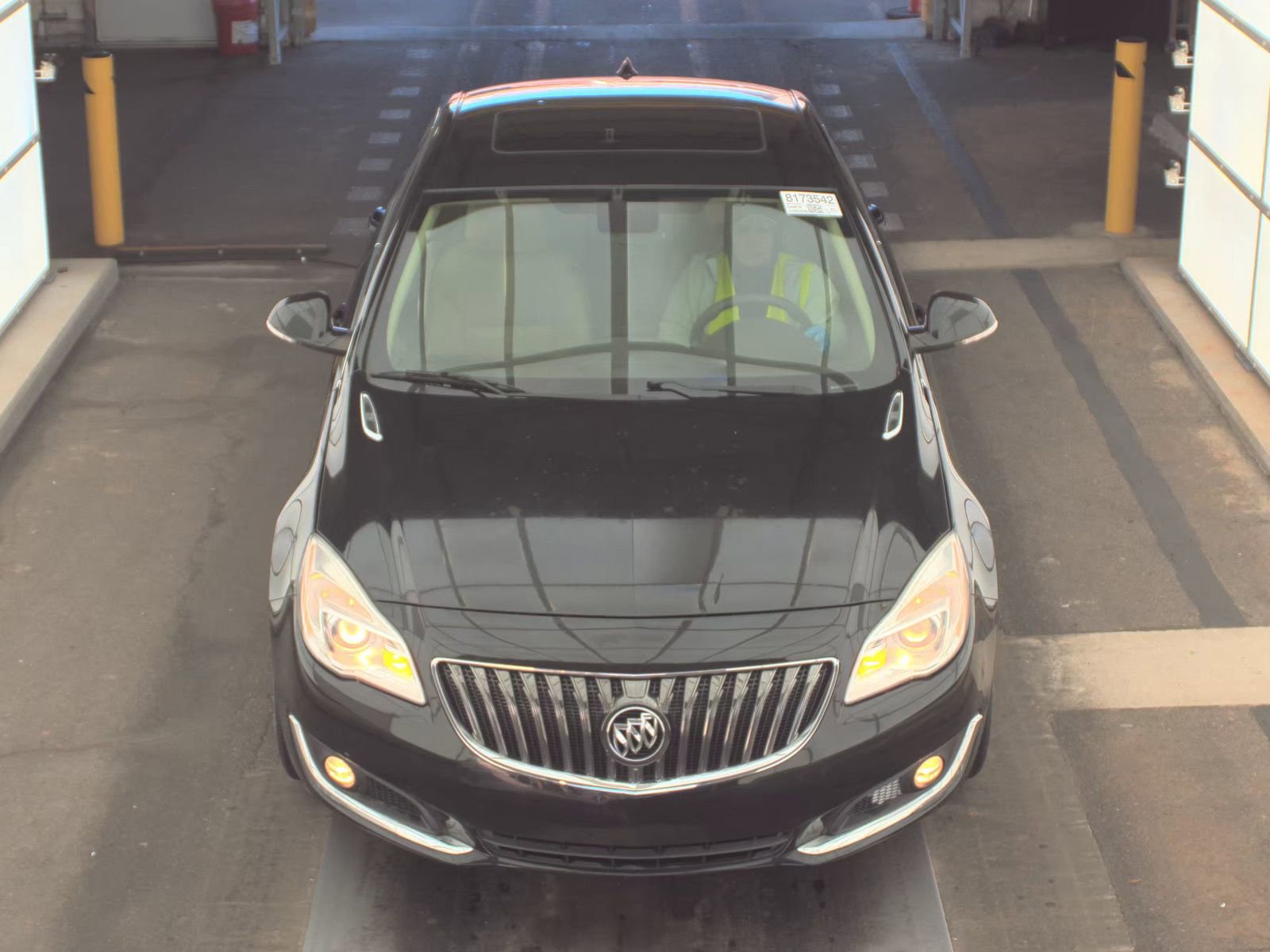 Used 2017 Buick Regal Sport Touring image 2