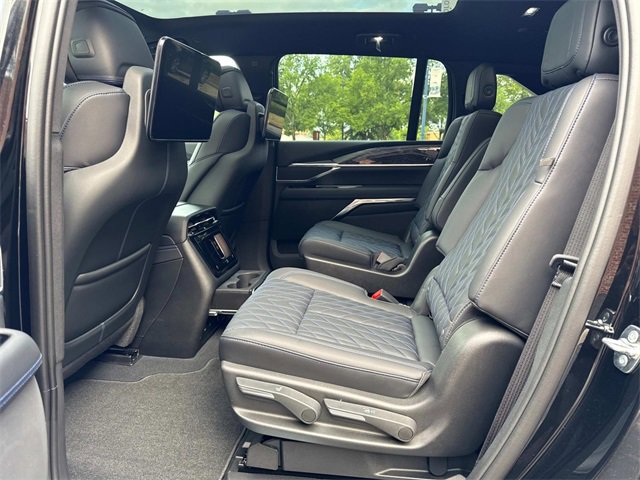 New 2025 Cadillac Escalade IQ Luxury 1 w/ Smart Trailering package image 14