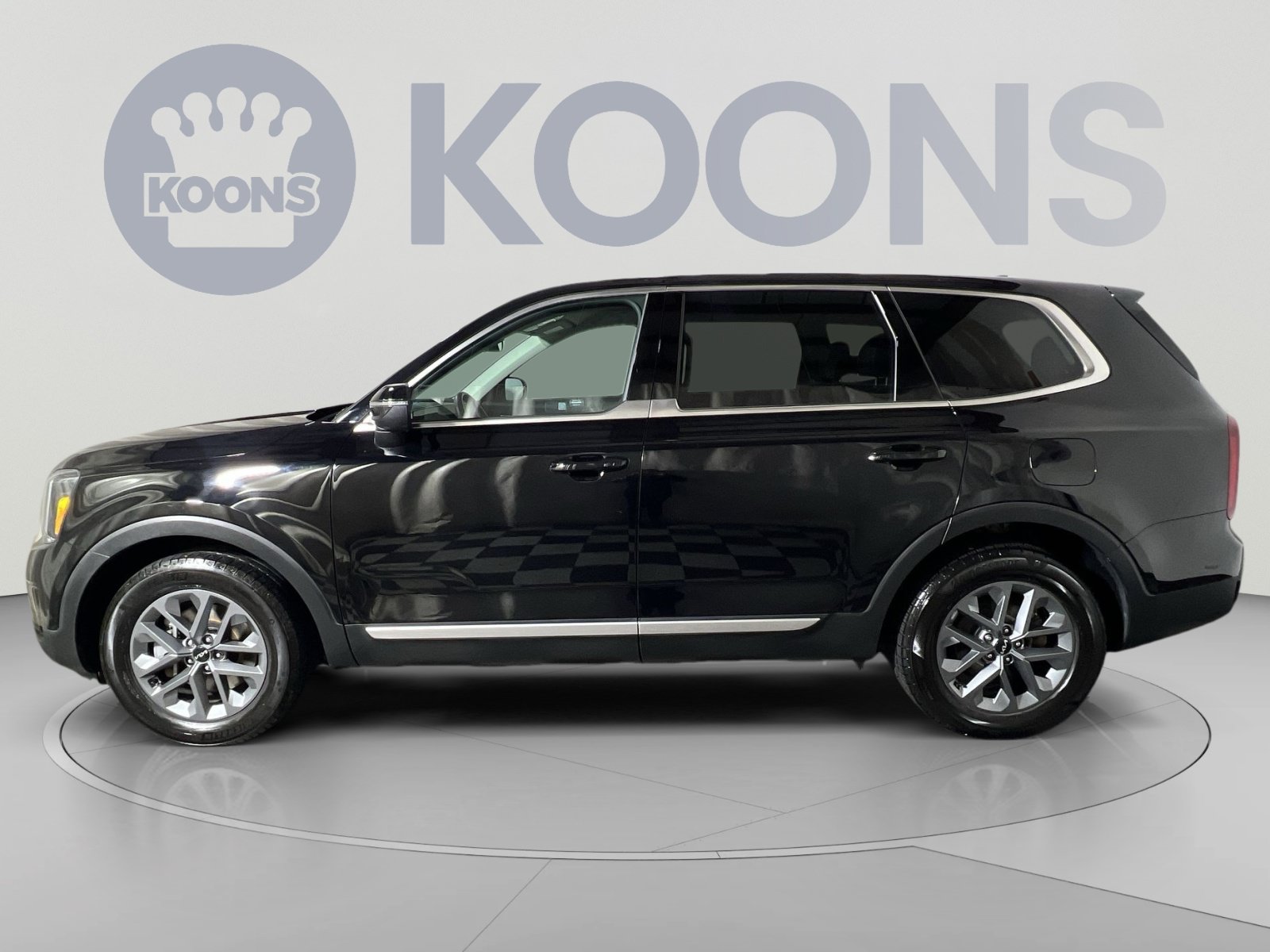 Used 2024 Kia Telluride LX AWD/4WD image 2