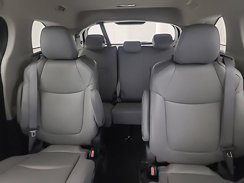 Used 2023 Toyota Sienna XLE AWD/4WD image 29