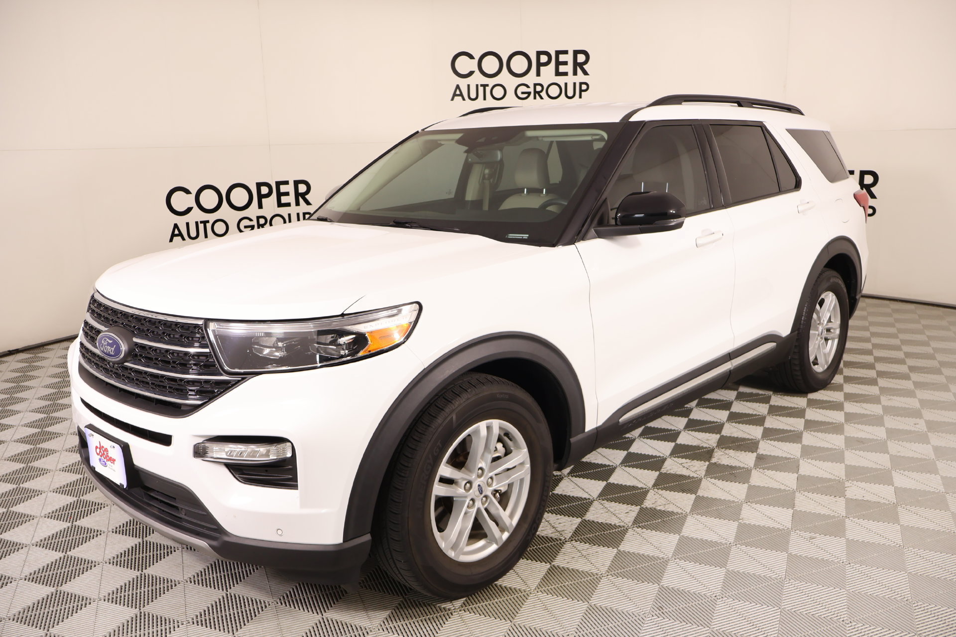 Used 2023 Ford Explorer XLT w/ Equipment Group 202A RWD image 11