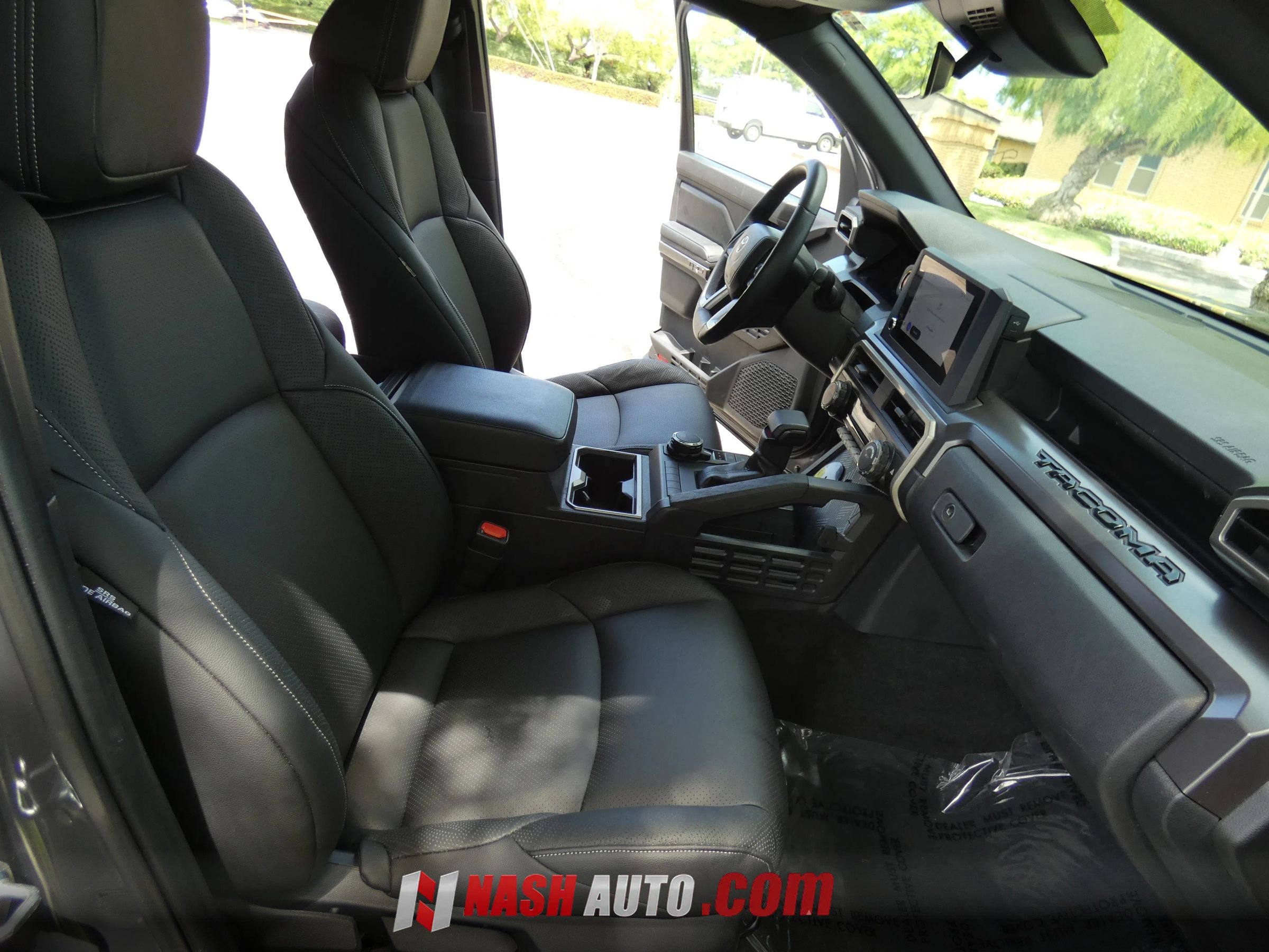 Used 2025 Toyota Tacoma TRD Sport AWD/4WD image 37