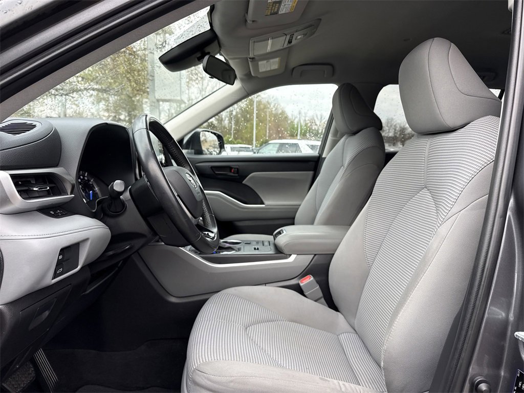 Used 2021 Toyota Highlander LE image 11