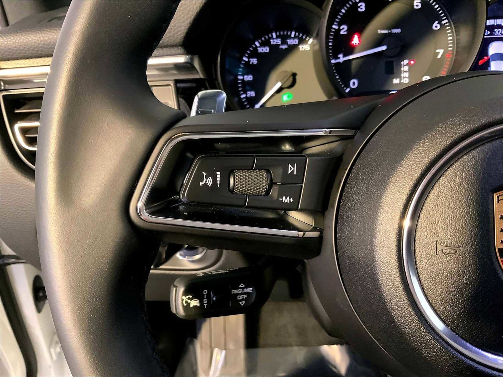 Certified 2025 Porsche Macan image 27