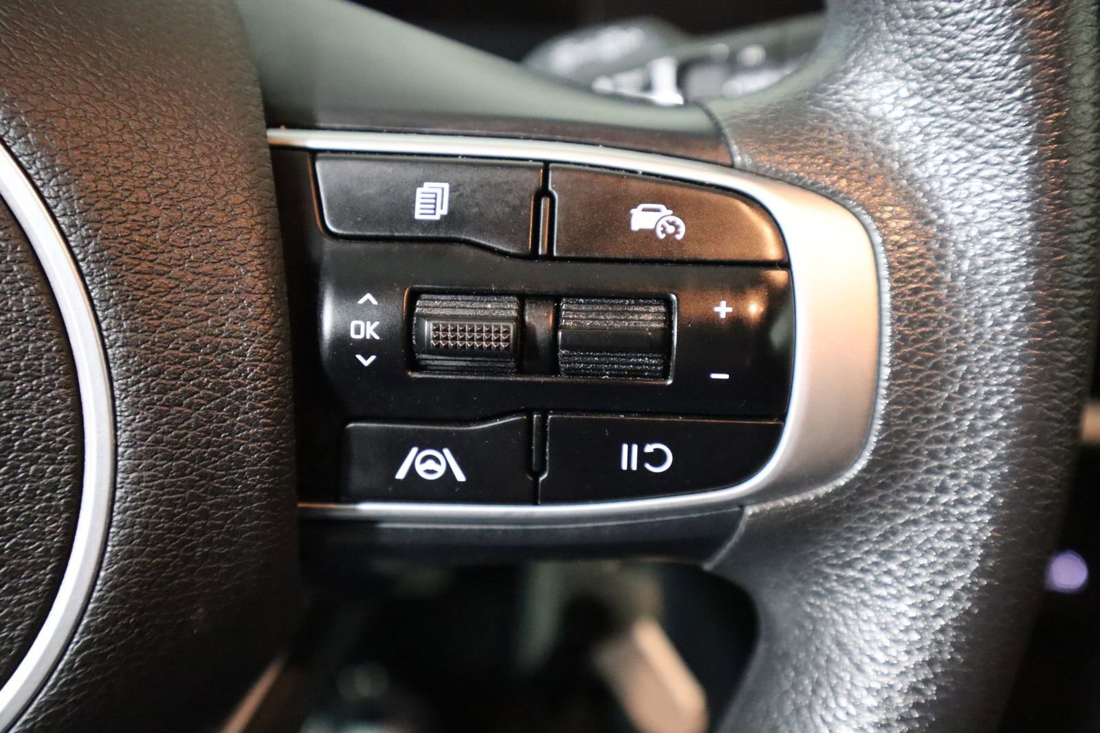 Used 2023 Kia Sportage LX image 44