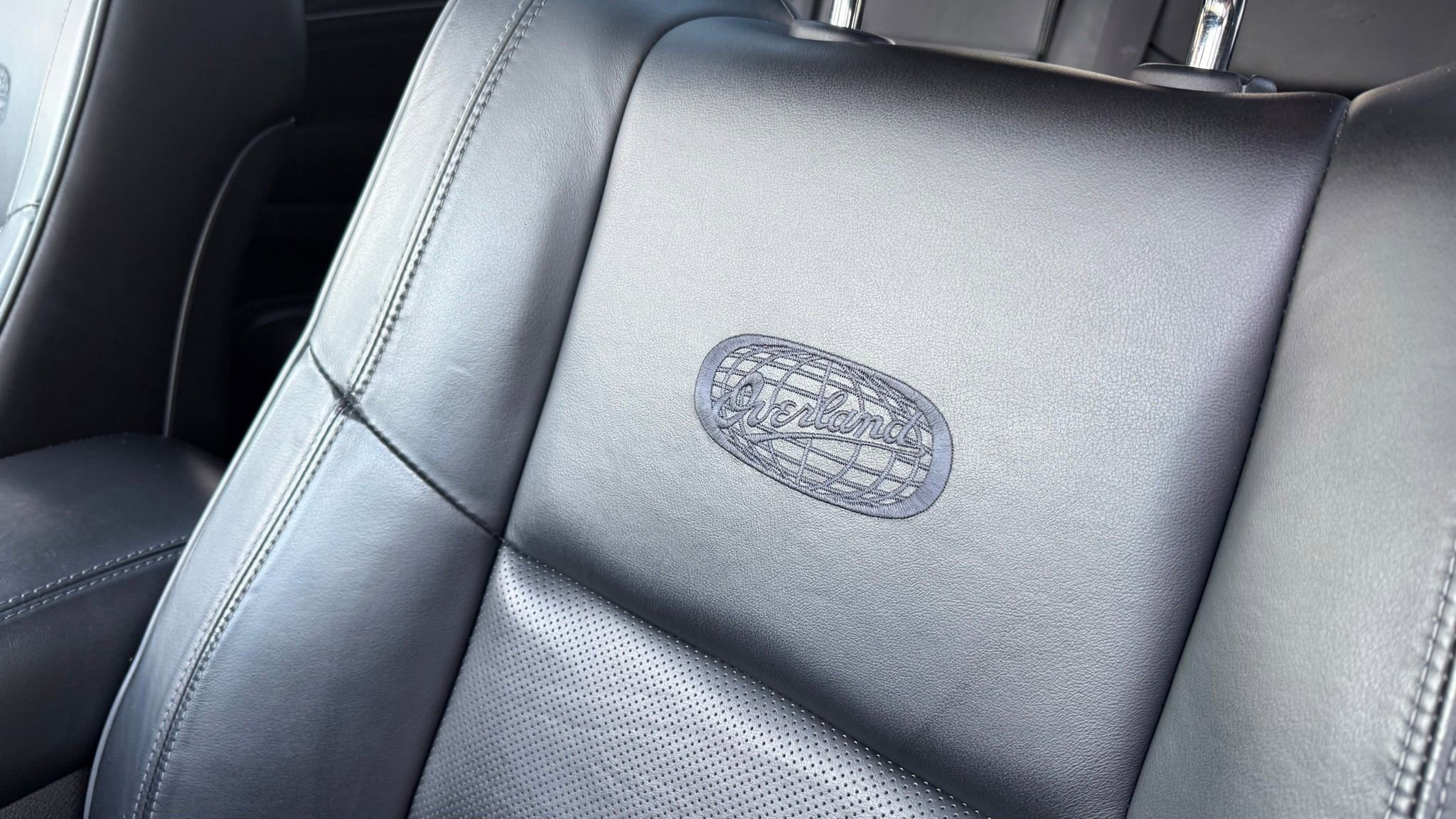 Used 2019 Jeep Grand Cherokee Overland image 38