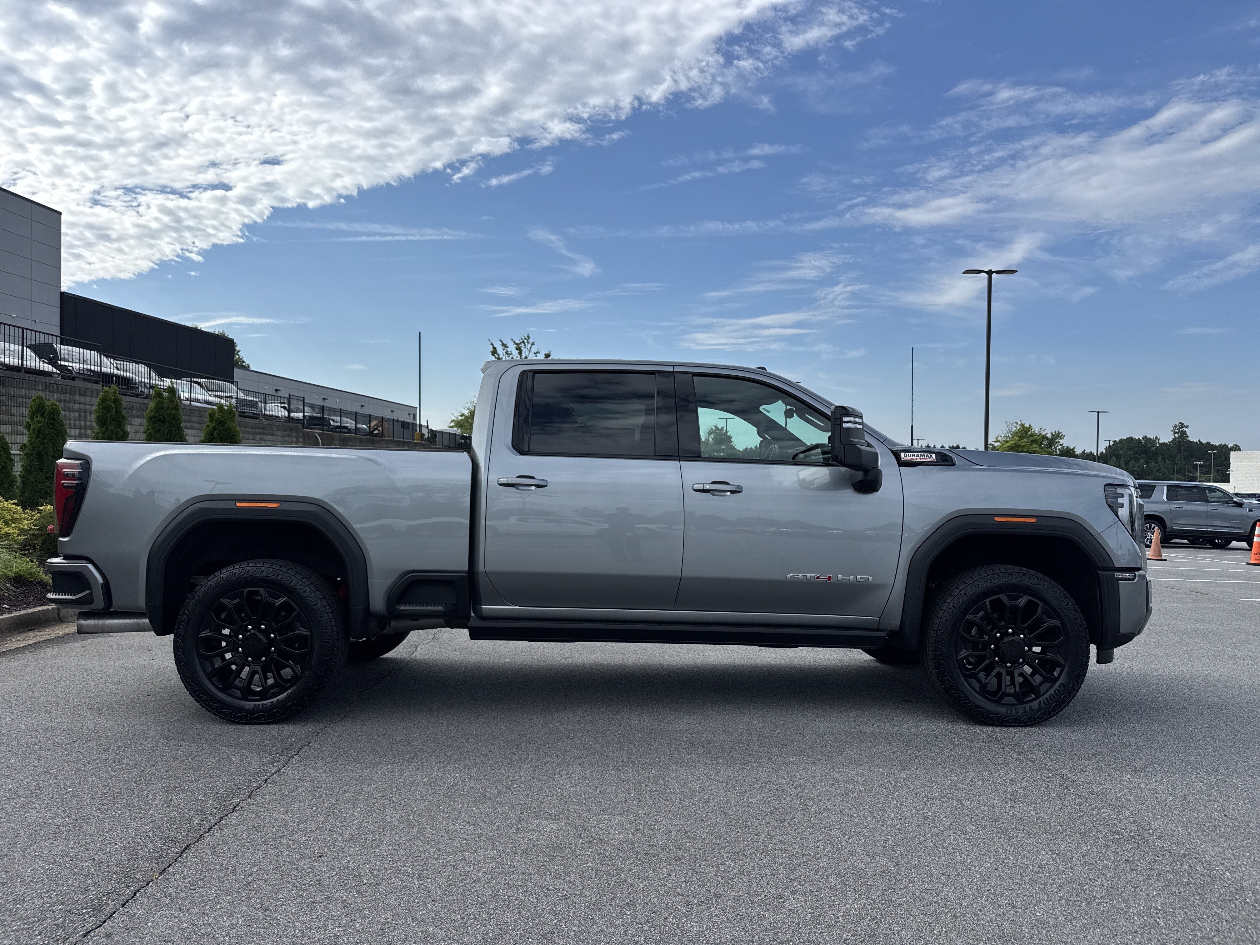 Used 2024 GMC Sierra 2500 AT4 w/ AT4 Premium Plus Package AWD/4WD image 11