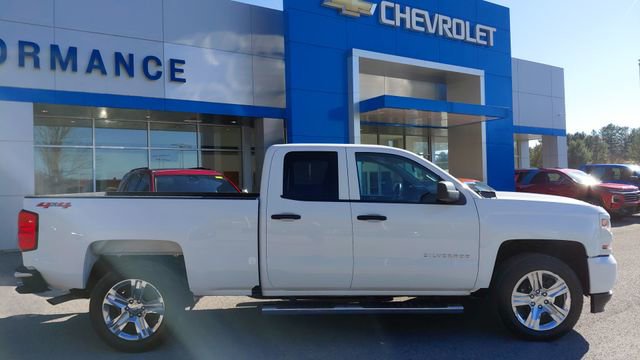 Used 2018 Chevrolet Silverado 1500 Custom w/ Custom Value Package image 3