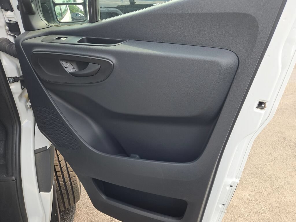 Used 2024 Mercedes-Benz Sprinter 2500 image 5