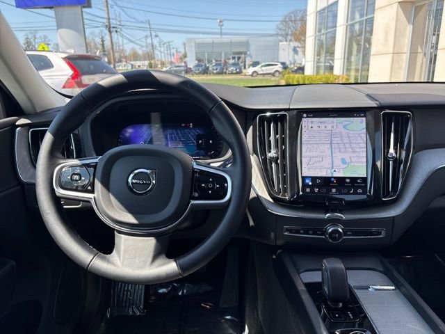 Used 2025 Volvo XC60 B5 Plus image 18