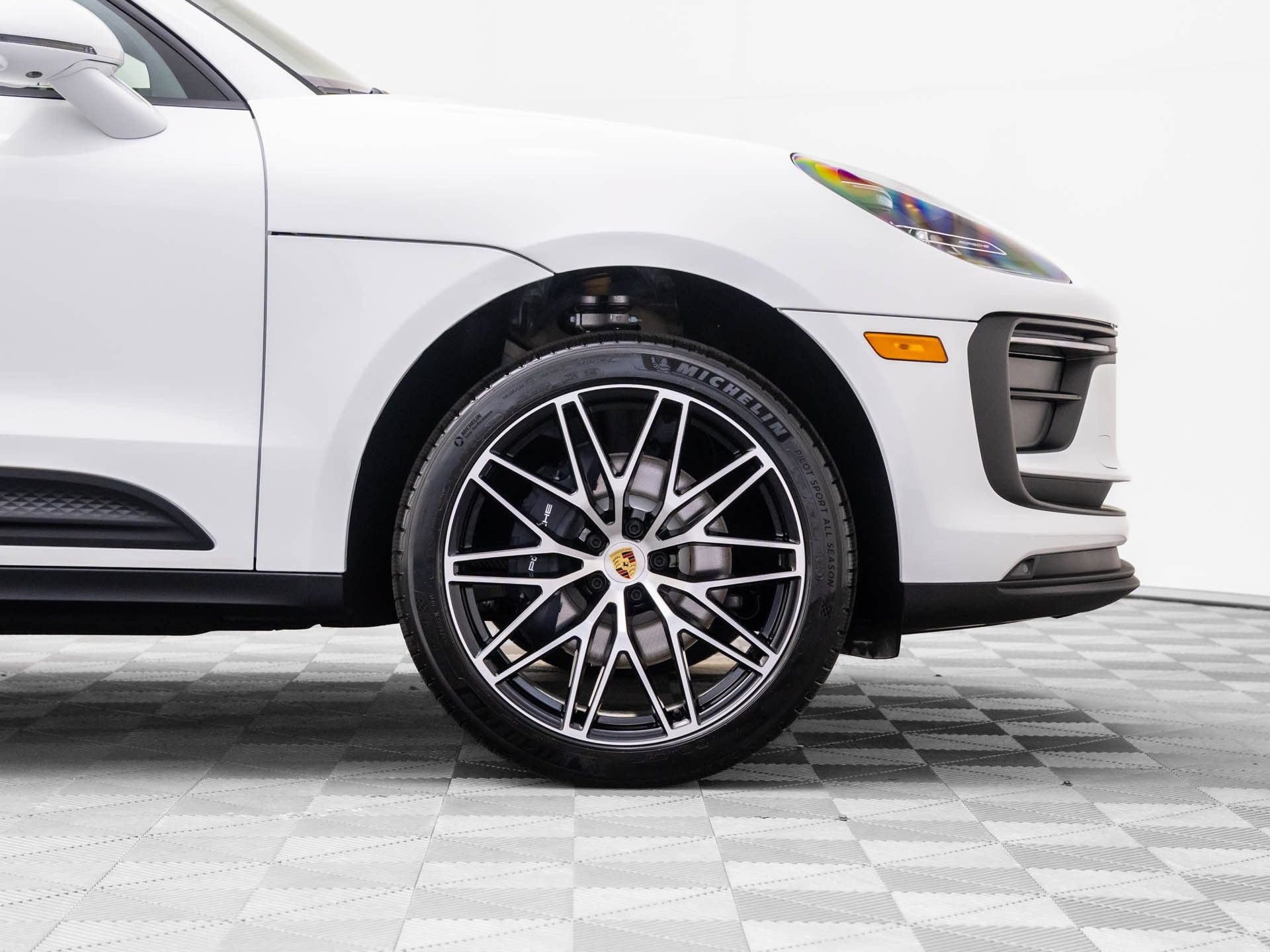 Certified 2026 Porsche Macan AWD/4WD image 37