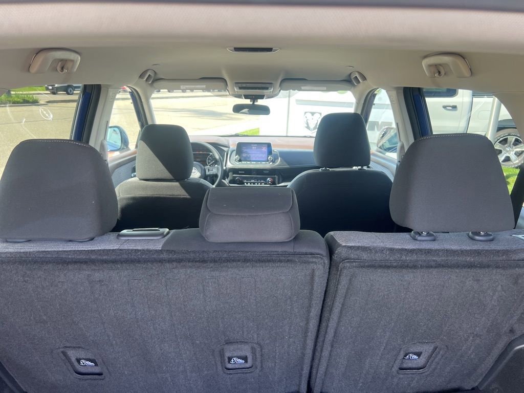 Used 2023 Nissan Rogue SV image 30