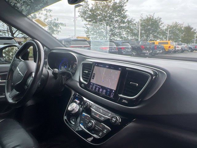 Used 2018 Chrysler Pacifica Touring-L Plus w/ S Appearance Package FWD image 40