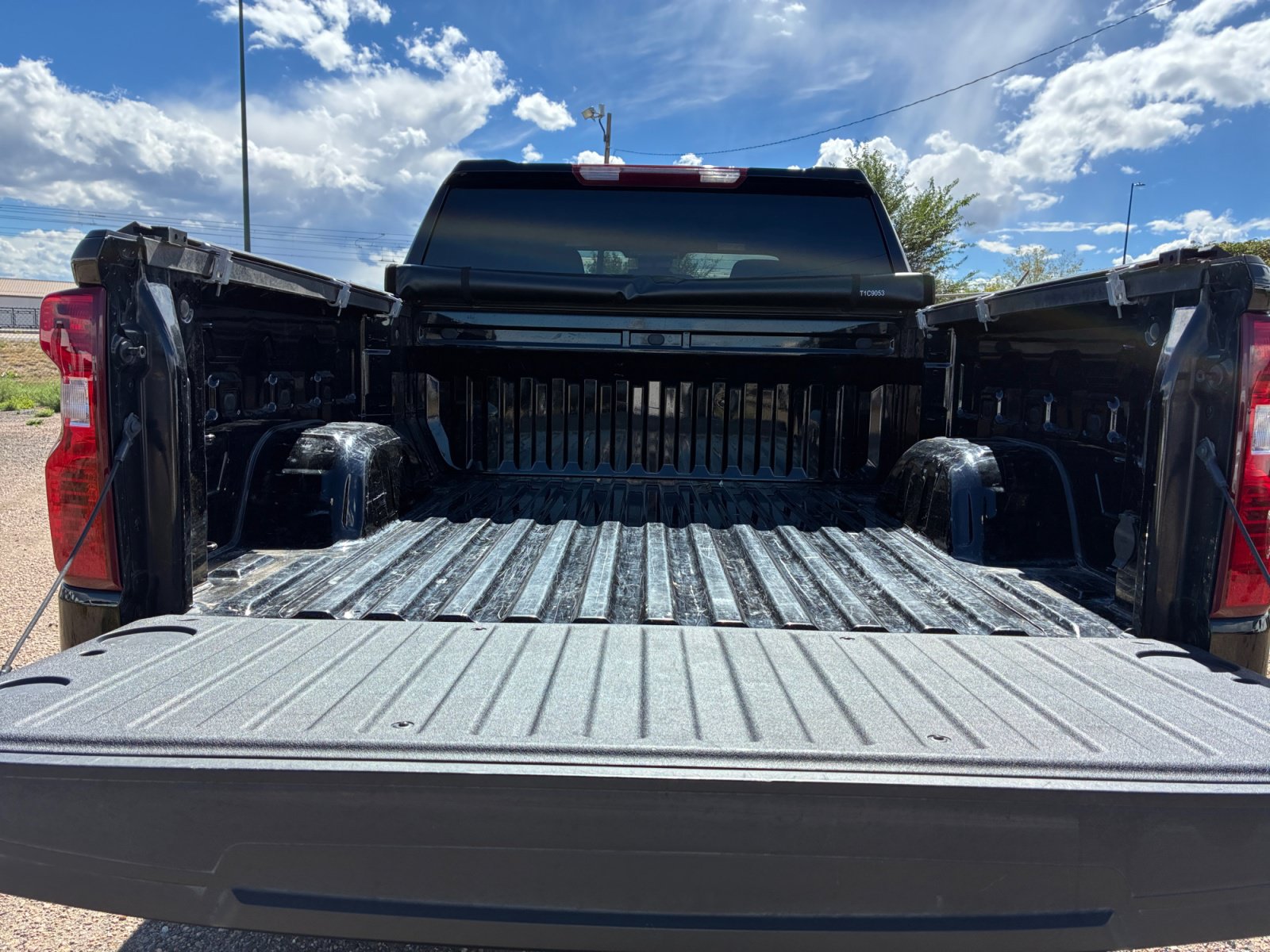 Used 2024 Chevrolet Silverado 1500 LT AWD/4WD image 32