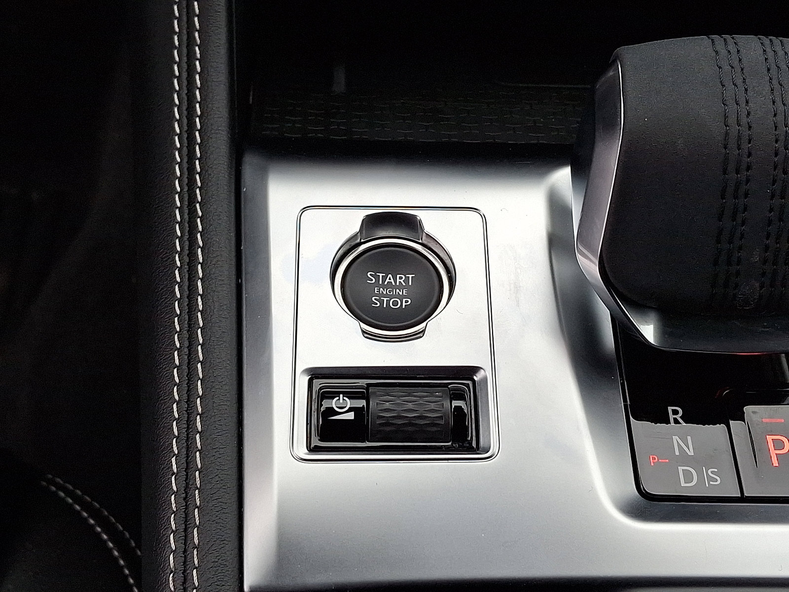 Used 2026 Jaguar F-PACE R-Dynamic S image 26