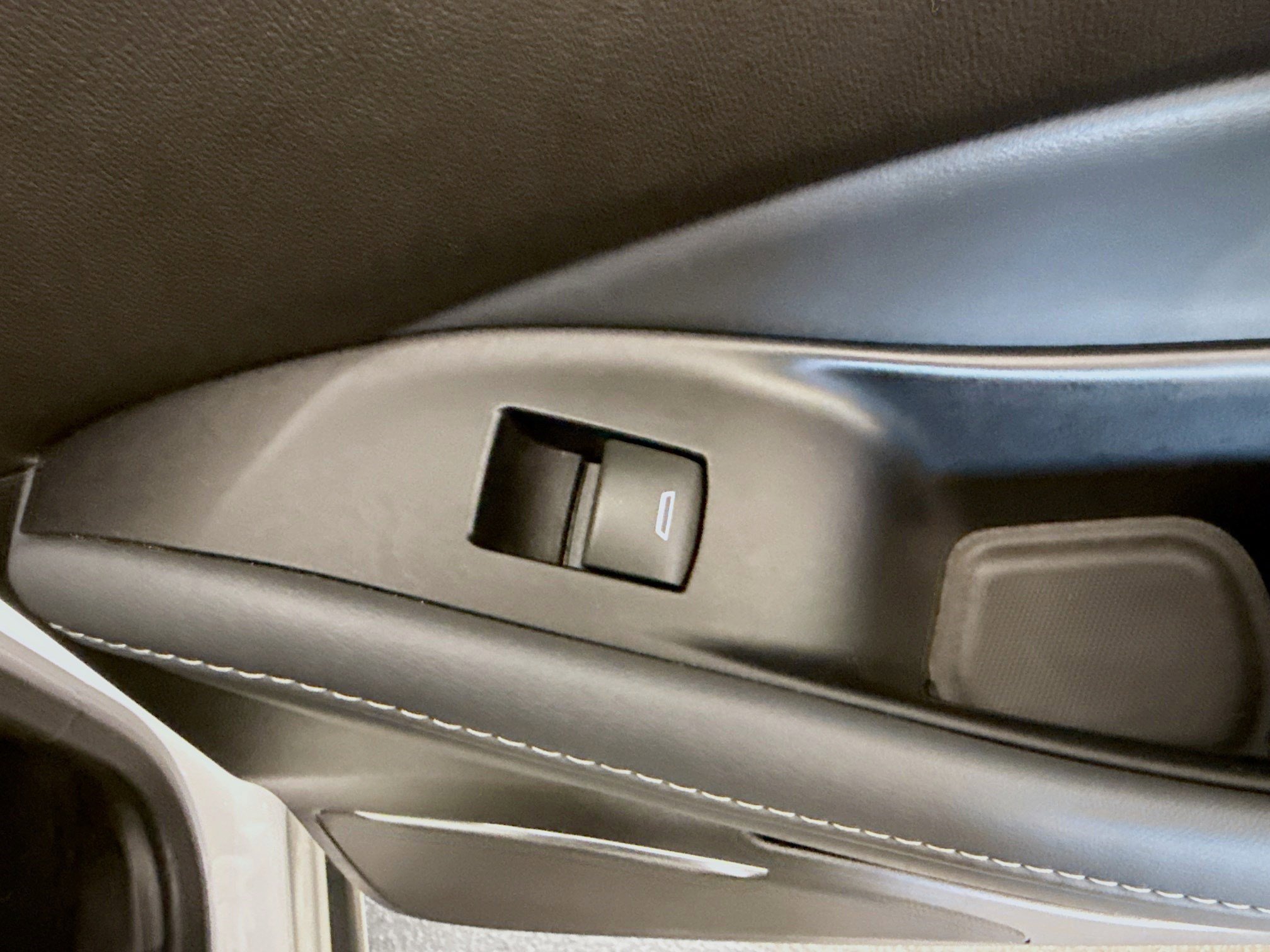 Used 2023 Buick Enclave Essence image 31