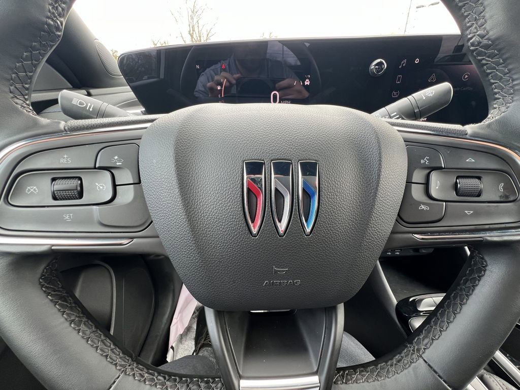 Certified 2025 Buick Envista Sport Touring image 28