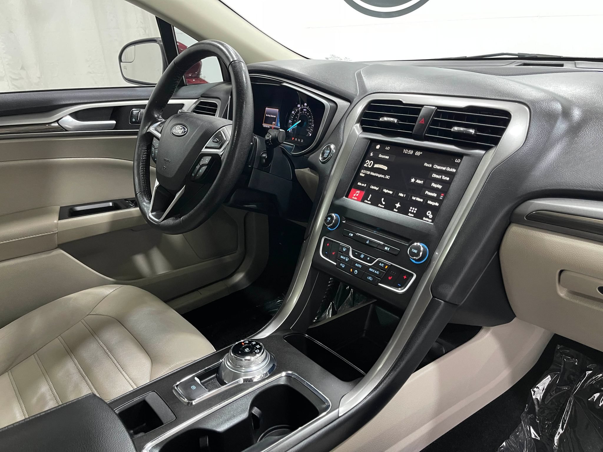 Used 2018 Ford Fusion SE w/ Fusion SE Technology Package FWD image 20