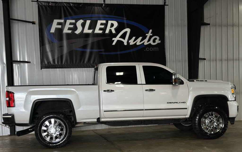 Used 2018 GMC Sierra 2500 Denali w/ Duramax Plus Package AWD/4WD image 1