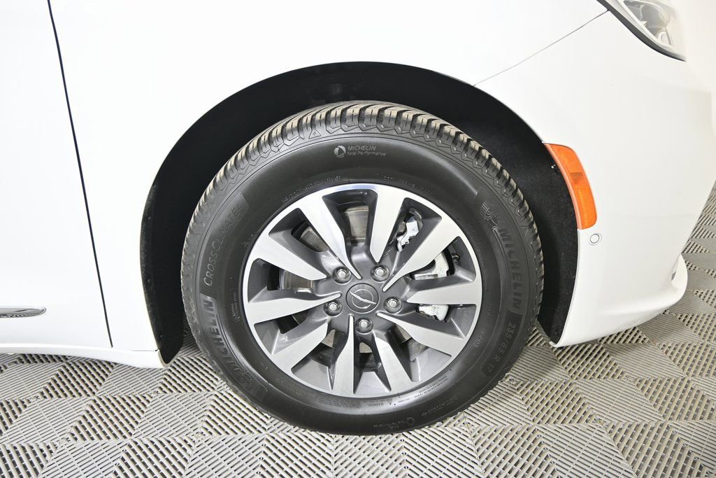 Used 2022 Chrysler Pacifica Limited image 11