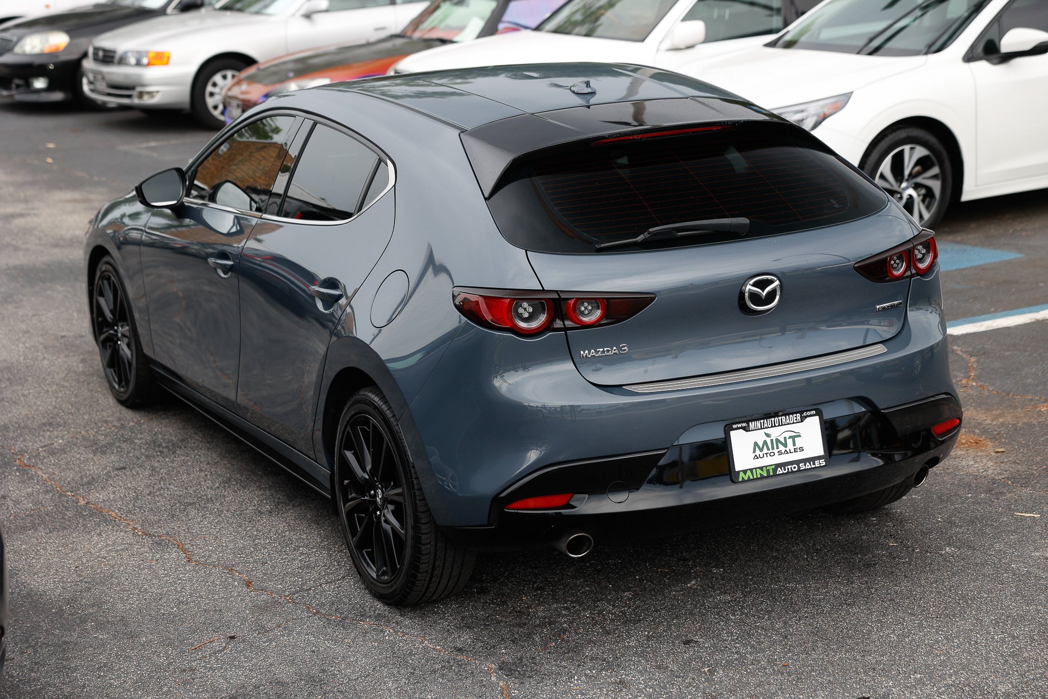 Used 2019 MAZDA MAZDA3 Hatchback w/ Premium Package FWD image 8