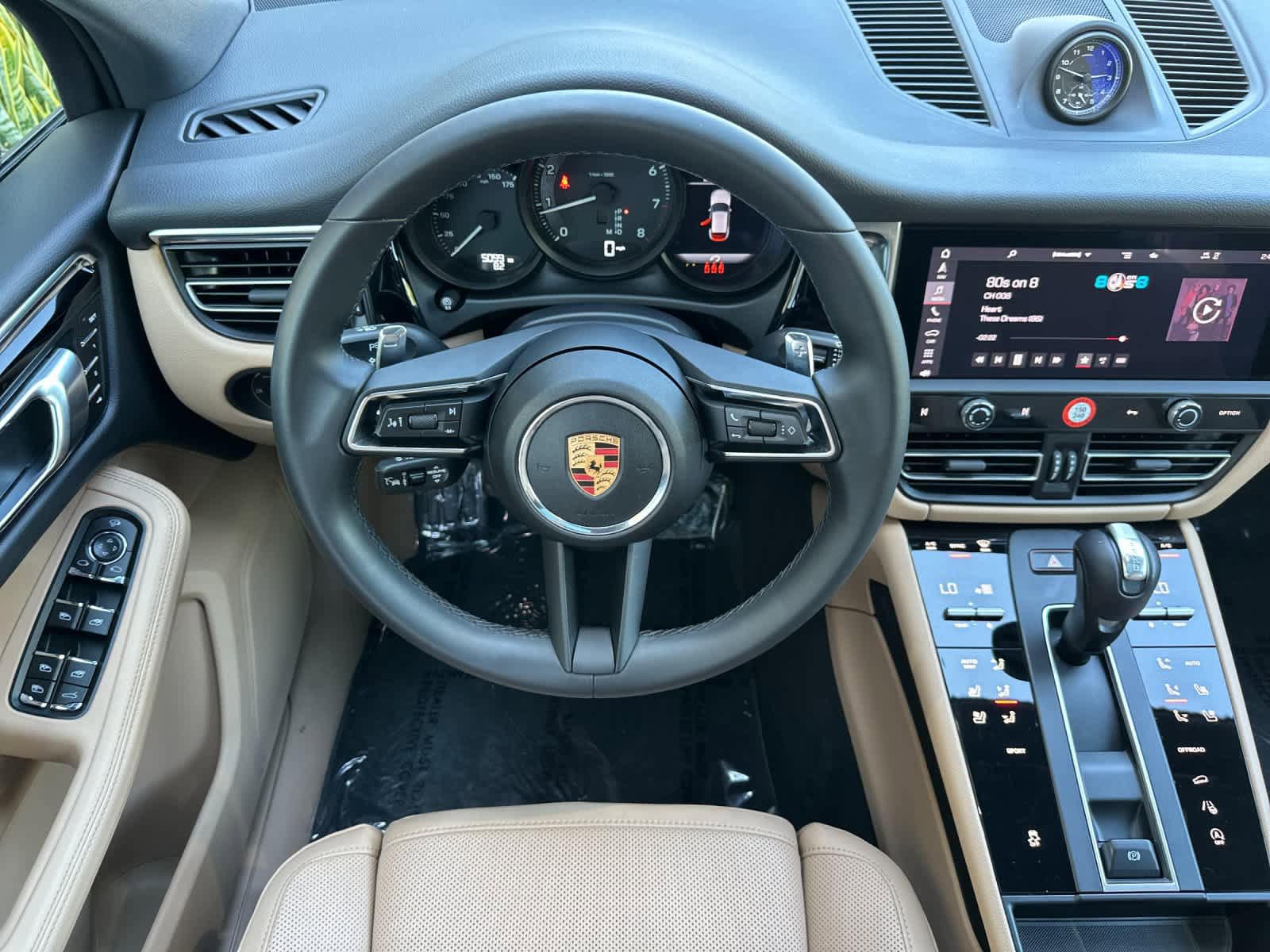 Certified 2025 Porsche Macan AWD/4WD image 15