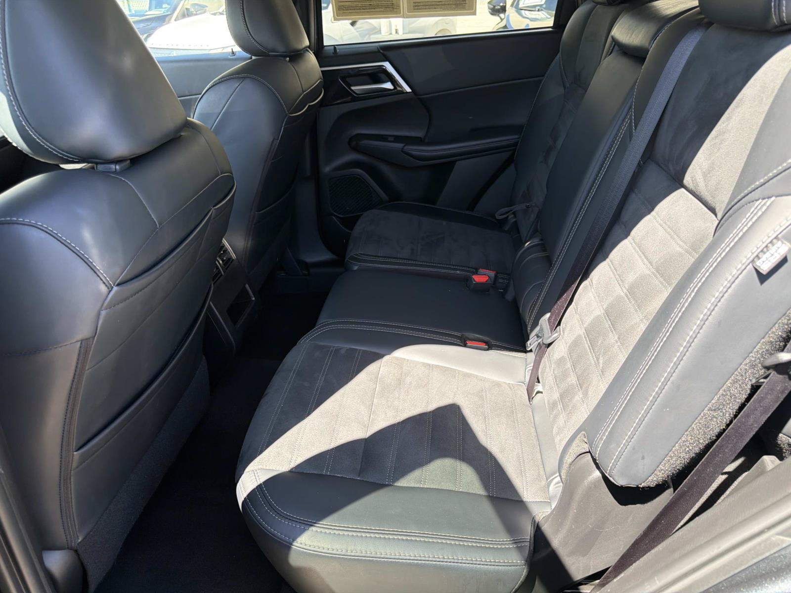 Used 2024 Mitsubishi Outlander FWD image 10