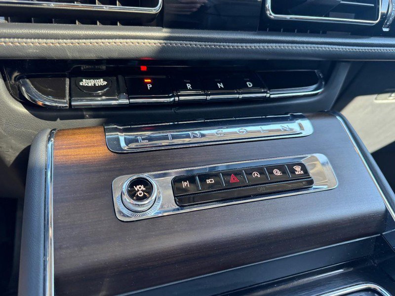 Certified 2025 Lincoln Aviator Reserve w/ Equipment Group 201A image 17