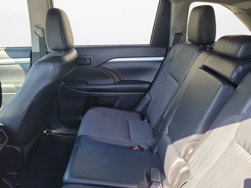 Used 2019 Toyota Highlander Plus FWD image 13