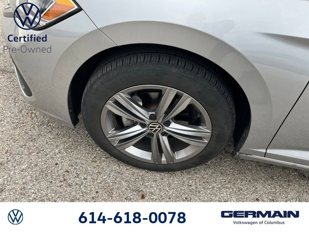 Used 2023 Volkswagen Jetta SE w/ Panoramic Sunroof Package FWD image 16