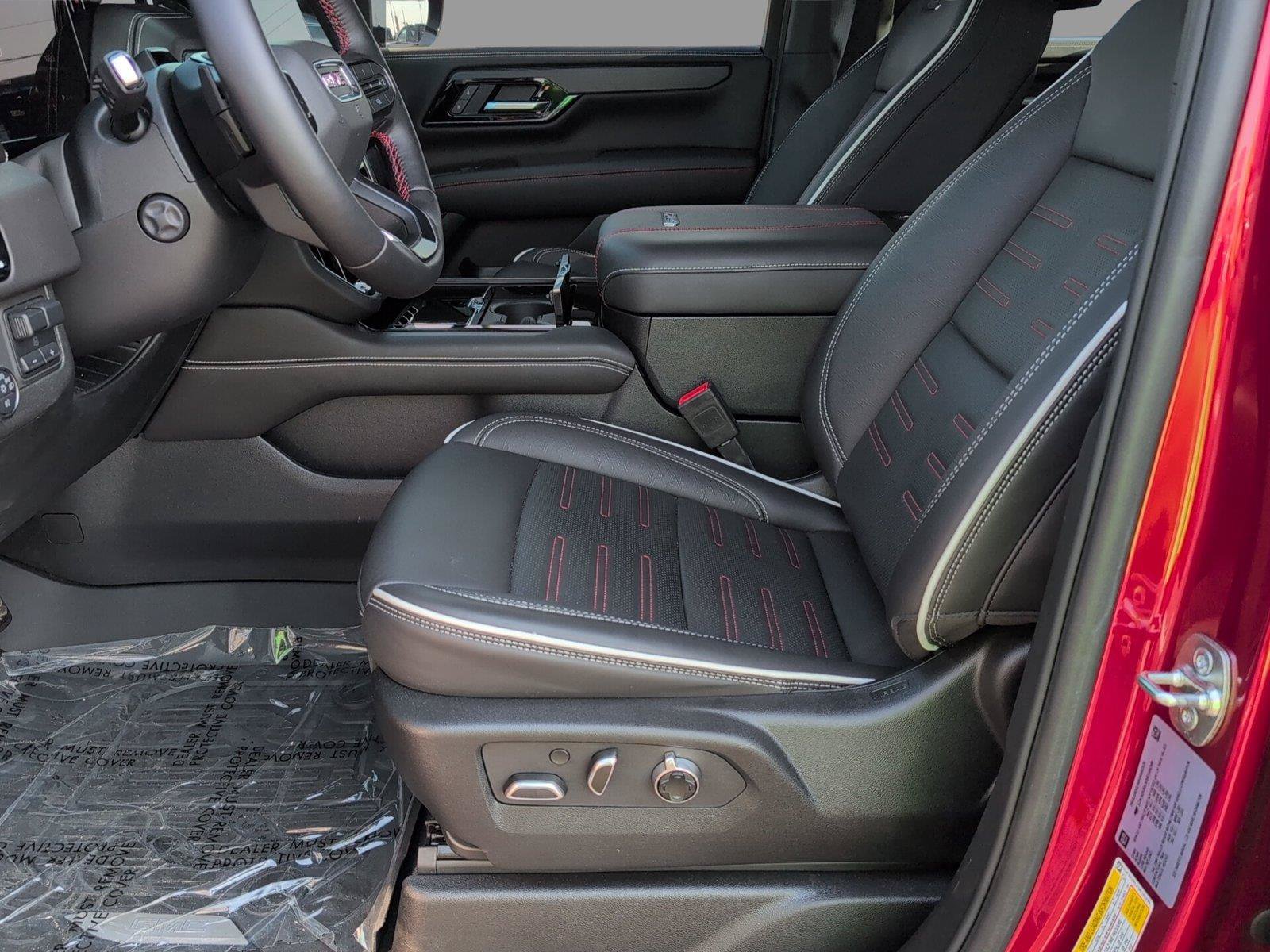 Certified 2025 GMC Yukon AT4 Ultimate AWD/4WD image 3