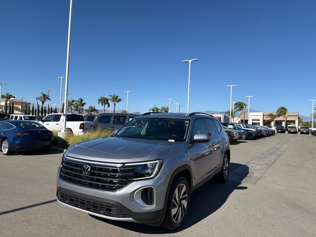 Used 2024 Volkswagen Atlas SE AWD/4WD image 4
