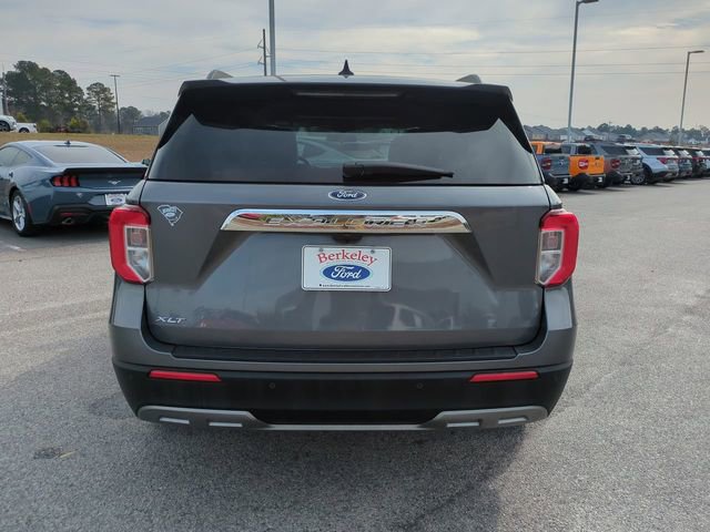 Used 2022 Ford Explorer XLT w/ Equipment Group 202A image 5