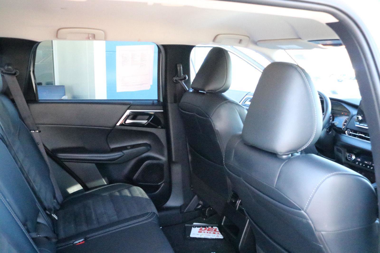 Used 2024 Mitsubishi Outlander SE image 18